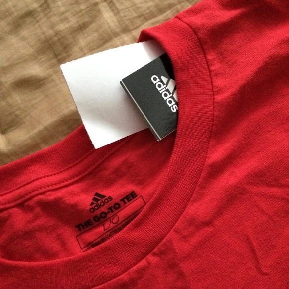 Adidas GRAPHIC Tee-Shirt, RED Large, BNWT - Picture 3 of 3